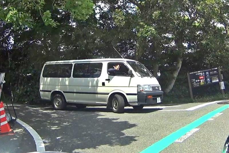 白いバン