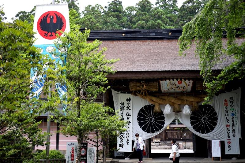 境内への入口門