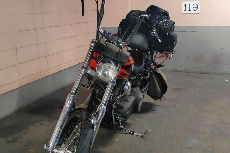 駐車場内のハーレーダビッドソン