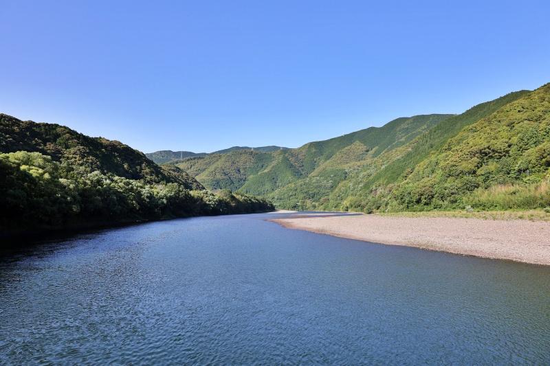 広大な川