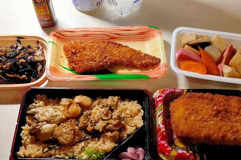海鮮炊き込みご飯と総菜